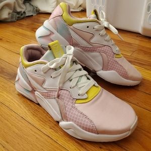 NovaxBarbie Puma White Orchard W9 Sneakers